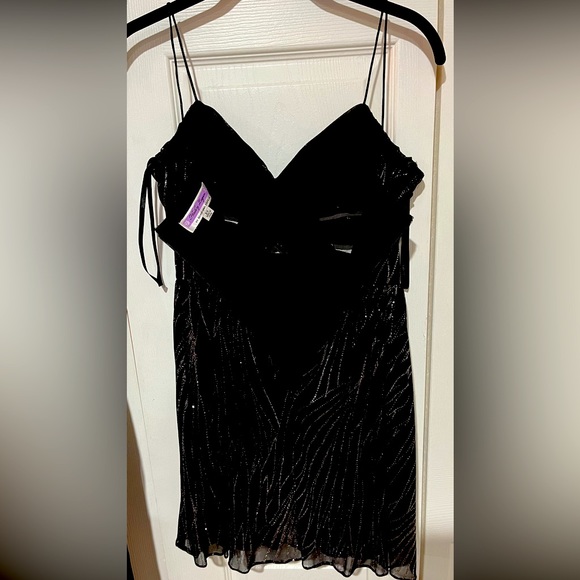 GORGEOUS PROM DRESS!!! Hailey Logan by Adrianna Papell. Size 3/4 - Picture 3 of 11